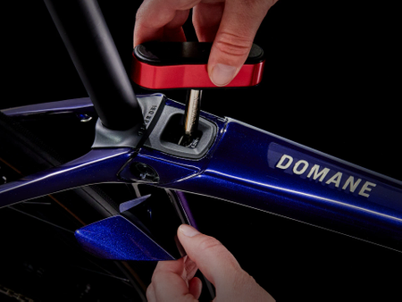 Rower TREK Domane SL 6 eTap Deep Dark Blue