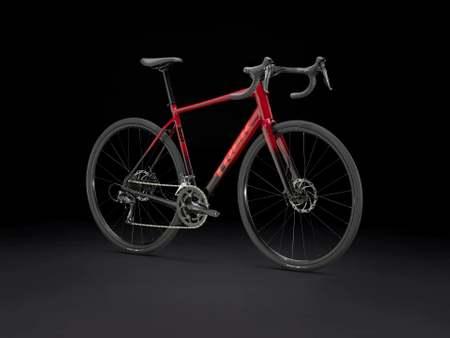 Rower TREK Domane AL 2 Crimson to Dark Carmine