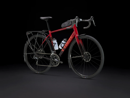 Rower TREK Domane AL 2 Crimson to Dark Carmine